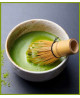  le-the-vert-matcha-bio-fait-office-du-ceremonial-japonais-dans-la-techique-de-preparation-du-the